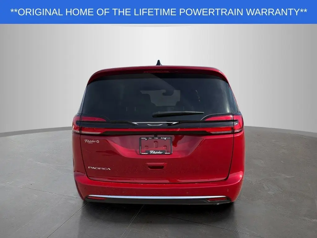2027 Chrysler Pacifica Select photo 4