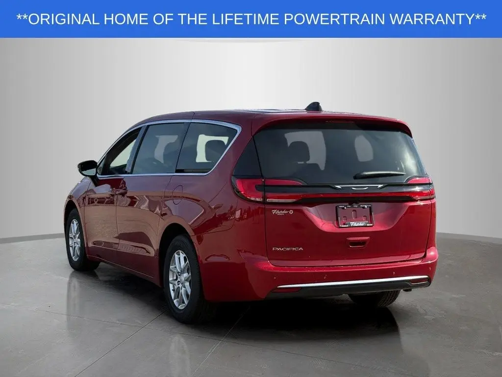 2027 Chrysler Pacifica Select photo 5