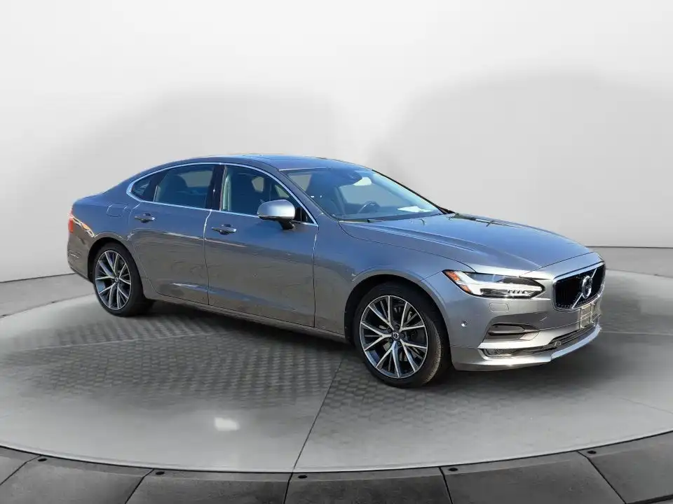 2017 Volvo S90 T6 Momentum AWD's photo