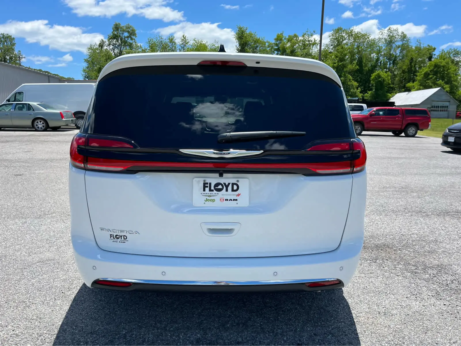 2026 Chrysler Pacifica Select photo 4