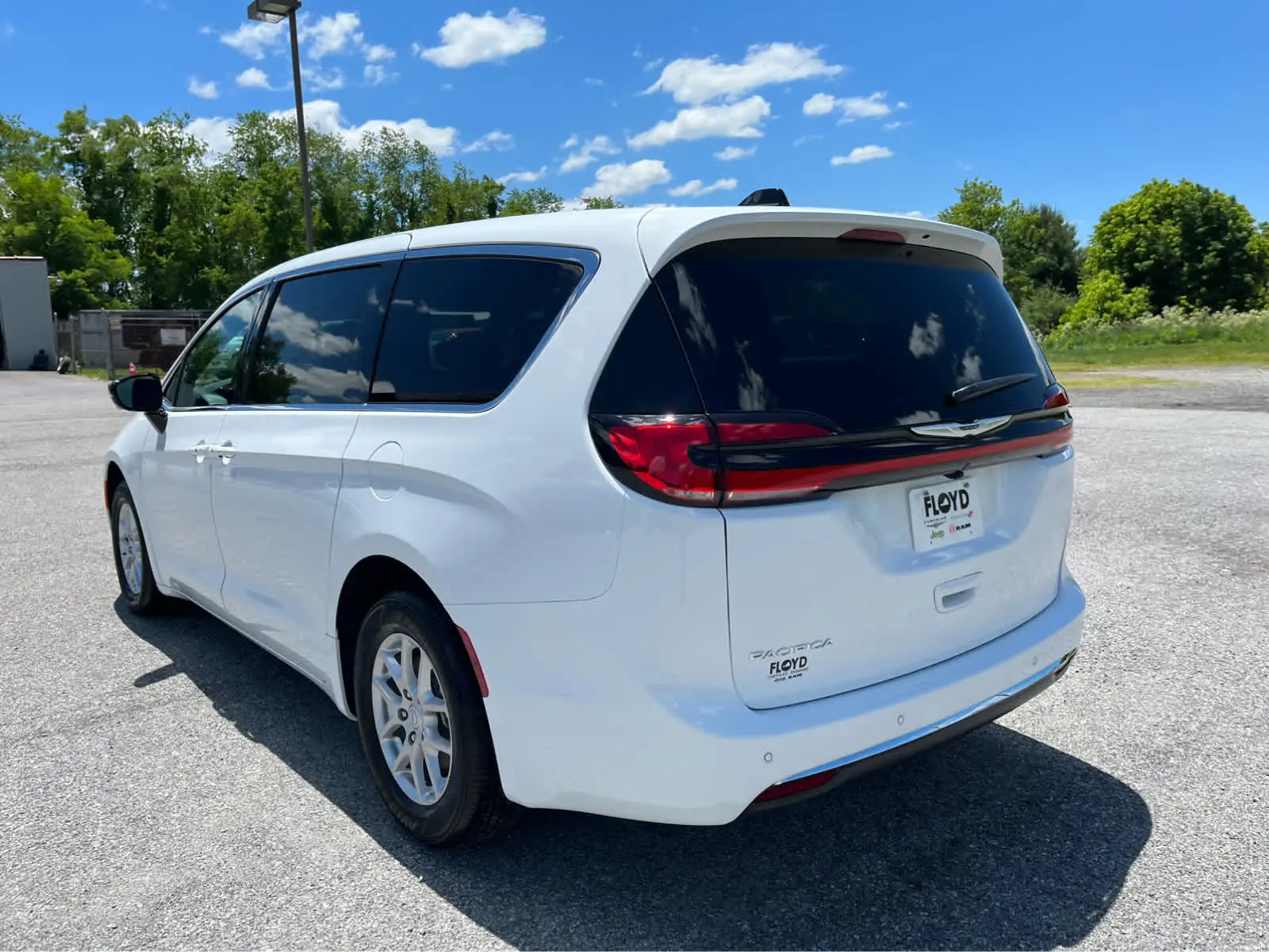 2026 Chrysler Pacifica Select photo 5