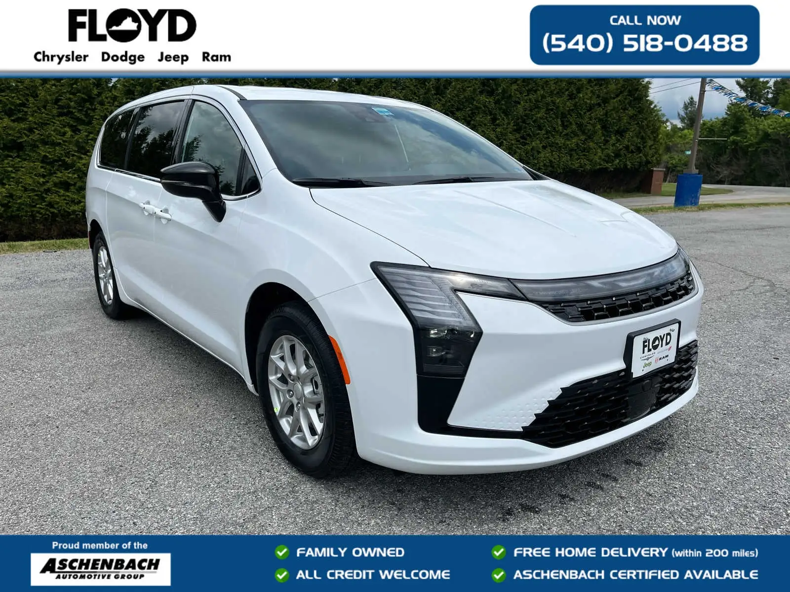 2027 Chrysler Pacifica Select photo 1