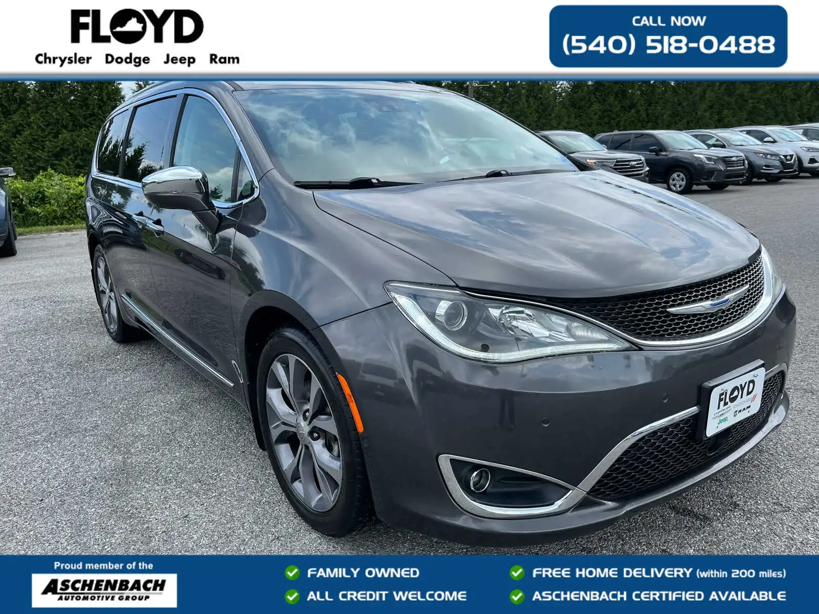 2018 Chrysler Pacifica Limited's photo