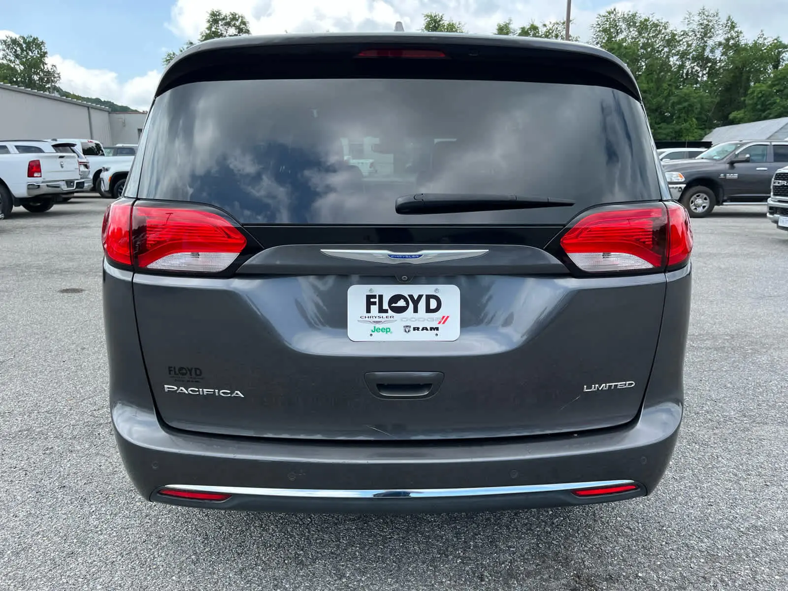 2018 Chrysler Pacifica Limited photo 4