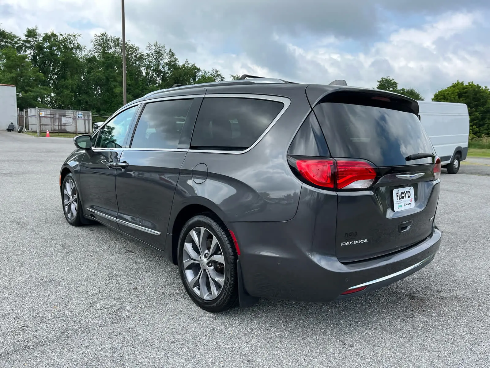 2018 Chrysler Pacifica Limited photo 5