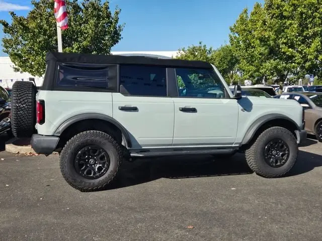 2022 Ford Bronco Wildtrak 4WD photo 3