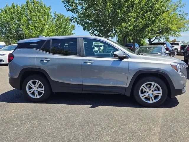 2024 GMC Terrain SLE AWD photo 3