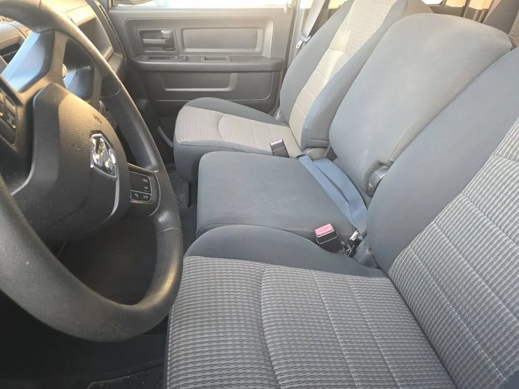 2012 RAM 1500 Express 4WD Quad Cab photo 4