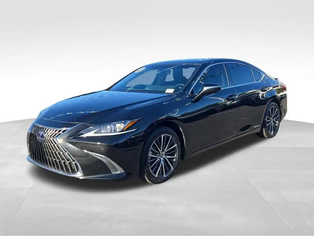 2022 Lexus ES 300h 300h's photo