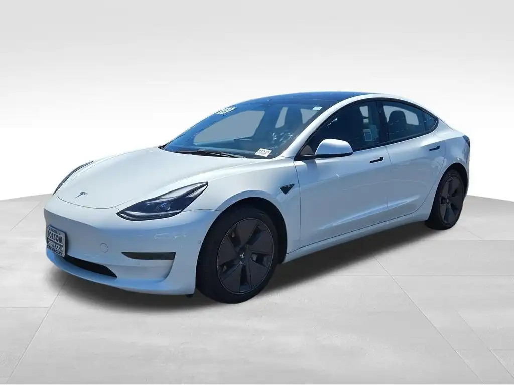 2022 Tesla Model 3 Standard Range Plus's photo