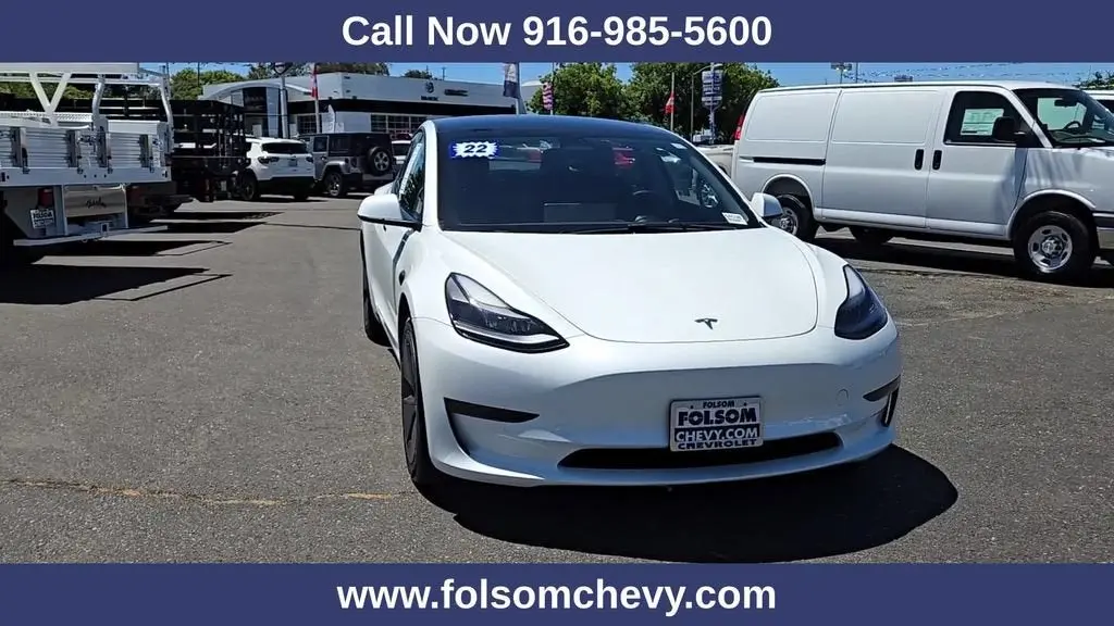 2022 Tesla Model 3 Standard Range Plus photo 3