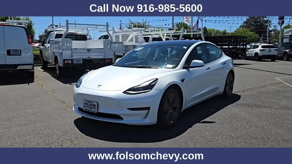 2022 Tesla Model 3 Standard Range Plus photo 5