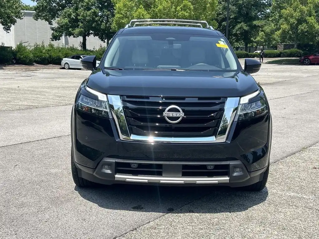2024 Nissan Pathfinder SL 2WD's photo