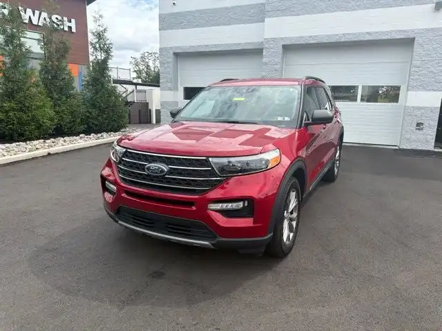 2023 Ford Explorer XLT 4WD's photo