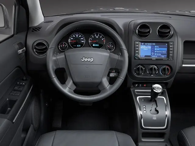 2009 Jeep Compass Sport photo 4