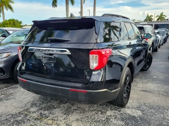 2021 Ford Explorer XLT RWD photo 3