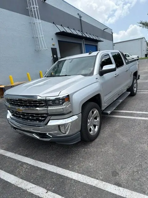 2017 Chevrolet Silverado 1500 LTZ Crew Cab Short Box photo 3