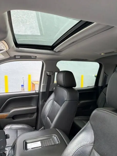 2017 Chevrolet Silverado 1500 LTZ Crew Cab Short Box photo 5