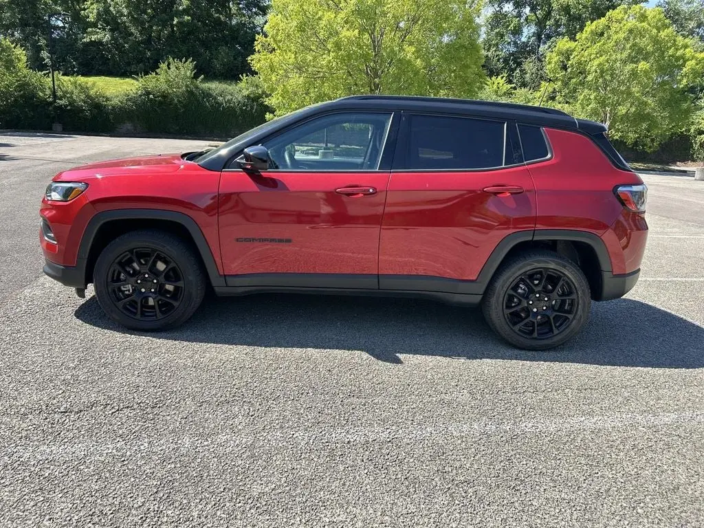 2024 Jeep Compass Latitude 4X4 photo 3