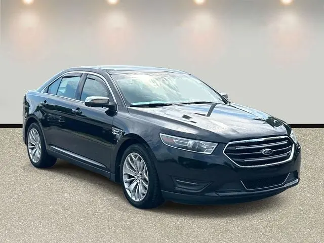 2015 Ford Taurus Limited AWD photo 3