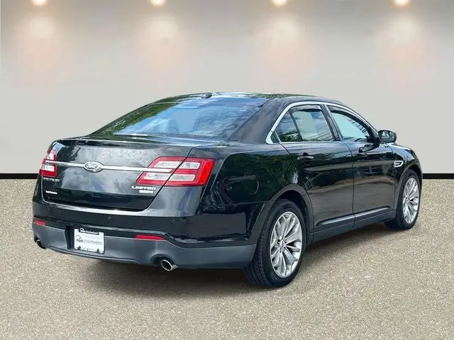 2015 Ford Taurus Limited AWD photo 5
