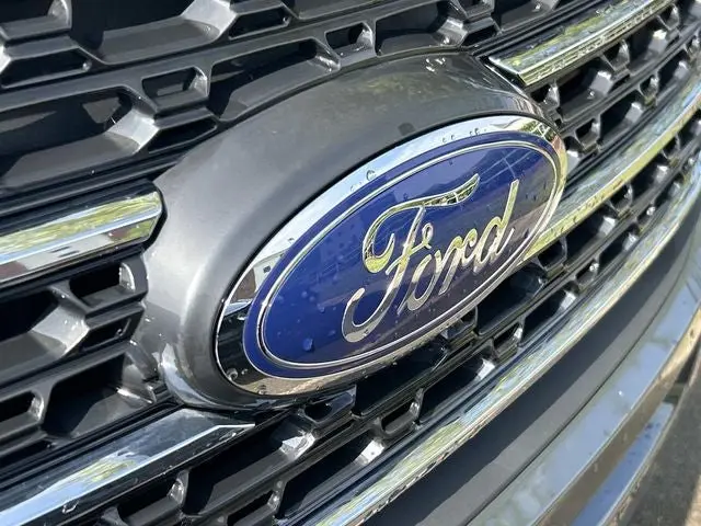 2024 Ford Explorer XLT 4WD photo 4