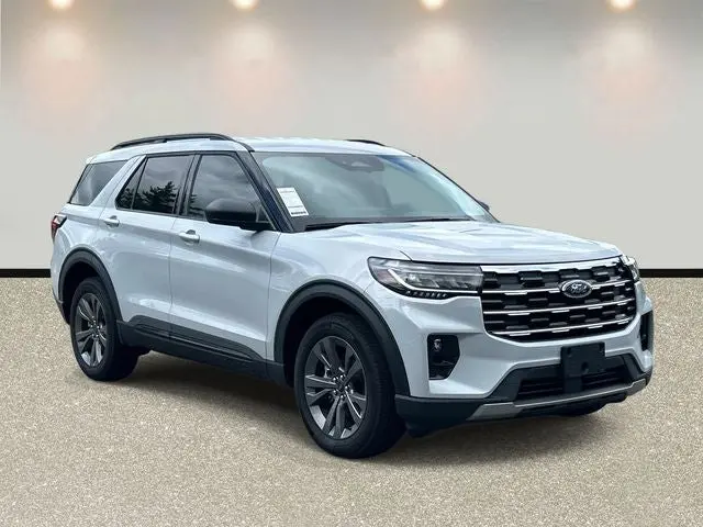 2026 Ford Explorer Active 4WD photo 3
