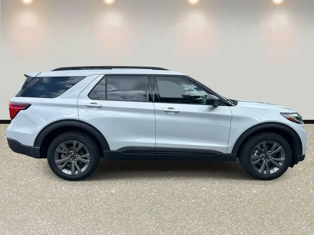 2026 Ford Explorer Active 4WD photo 4