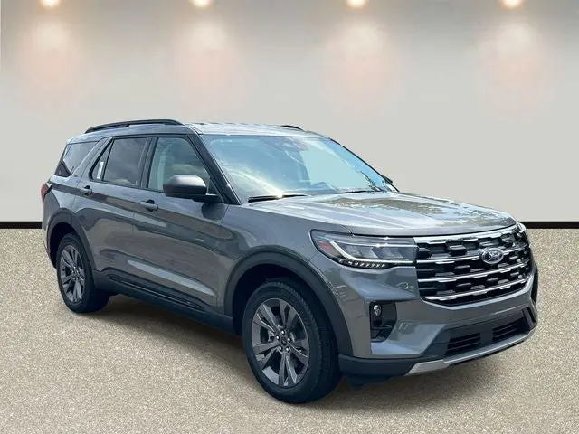 2026 Ford Explorer Active 4WD photo 3