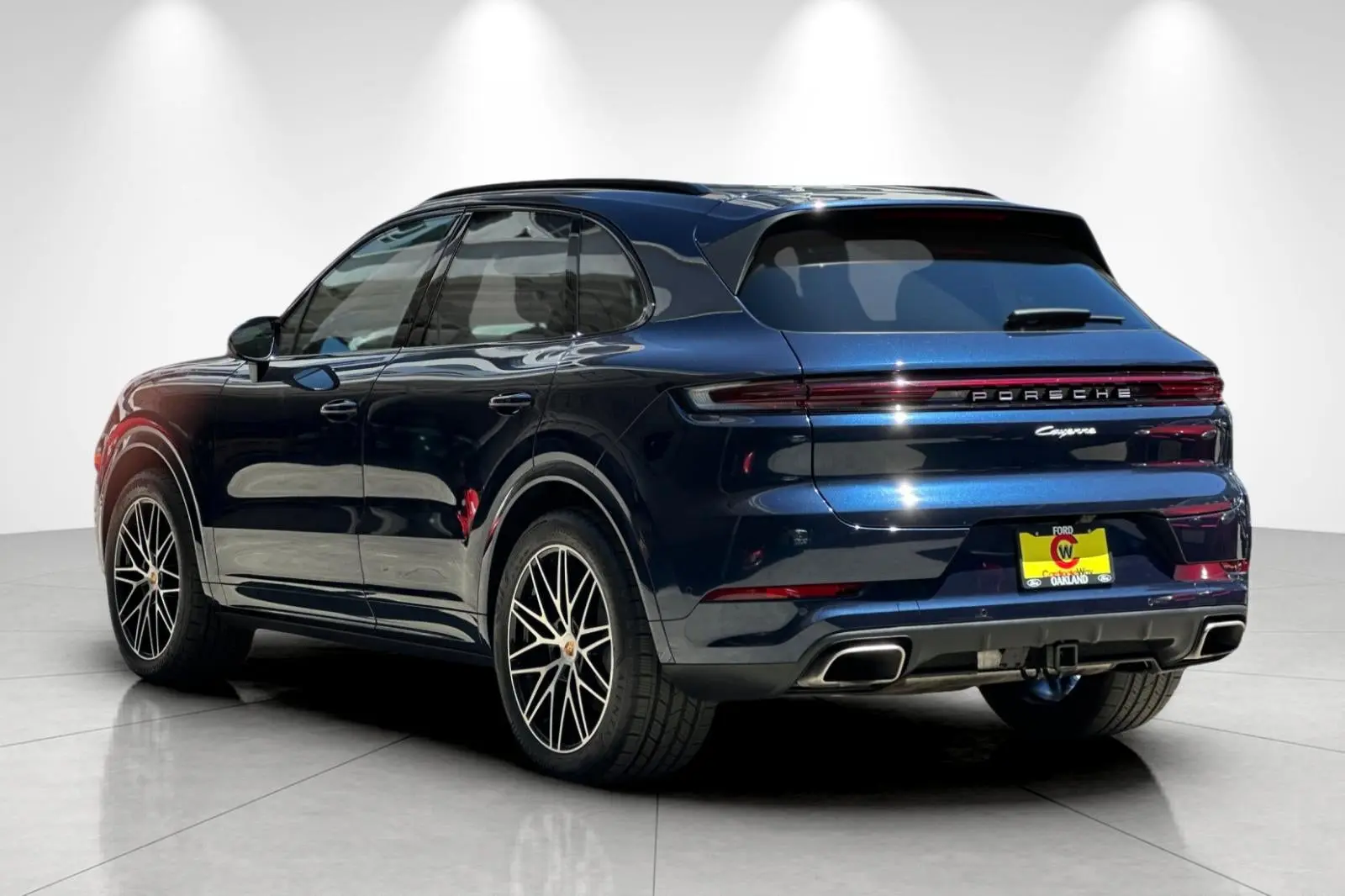 2025 Porsche Cayenne Base photo 5