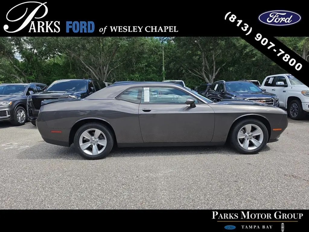 2023 Dodge Challenger SXT Auto photo 3