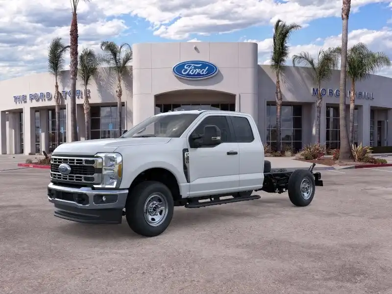 2026 Ford F-350 XL 4x4 SuperCab 168-In SRW's photo
