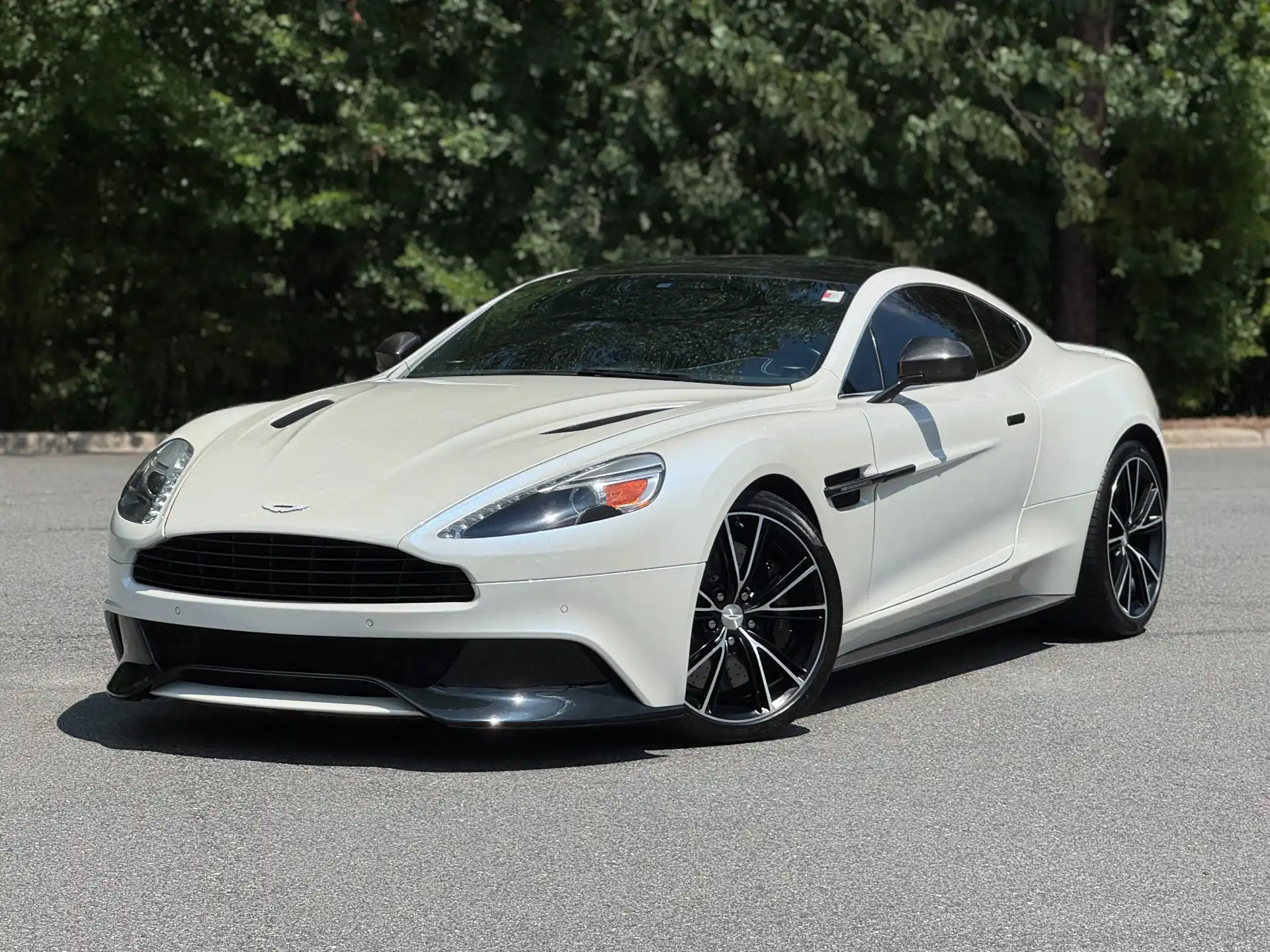 2014 Aston Martin Vanquish Vanquish Coupe's photo