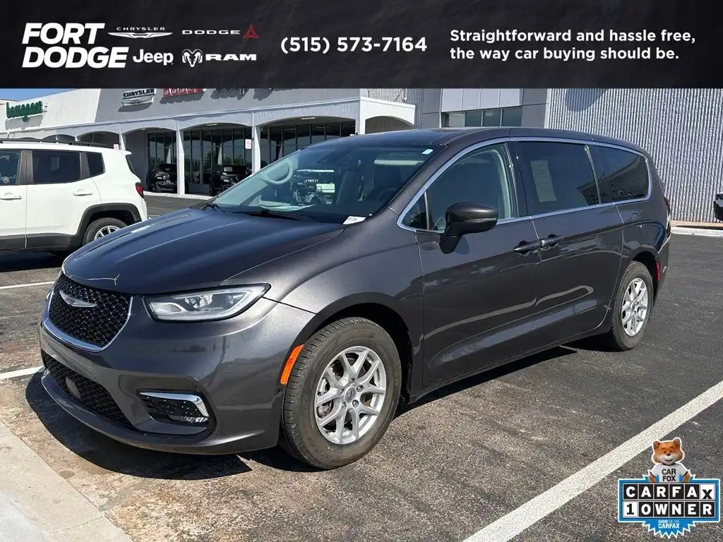 2023 Chrysler Pacifica Touring L's photo