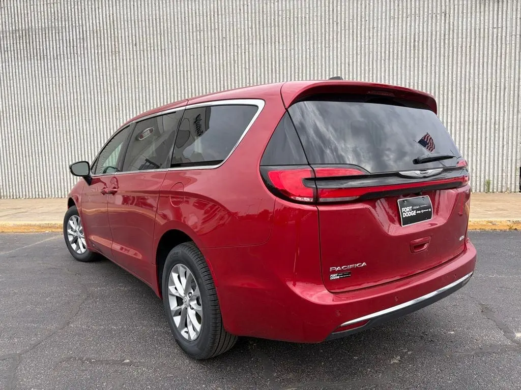 2026 Chrysler Pacifica Select AWD photo 4