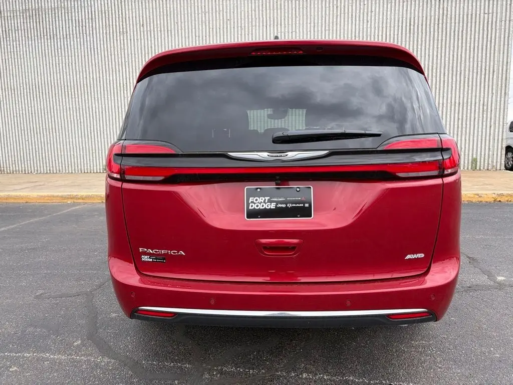 2026 Chrysler Pacifica Select AWD photo 5