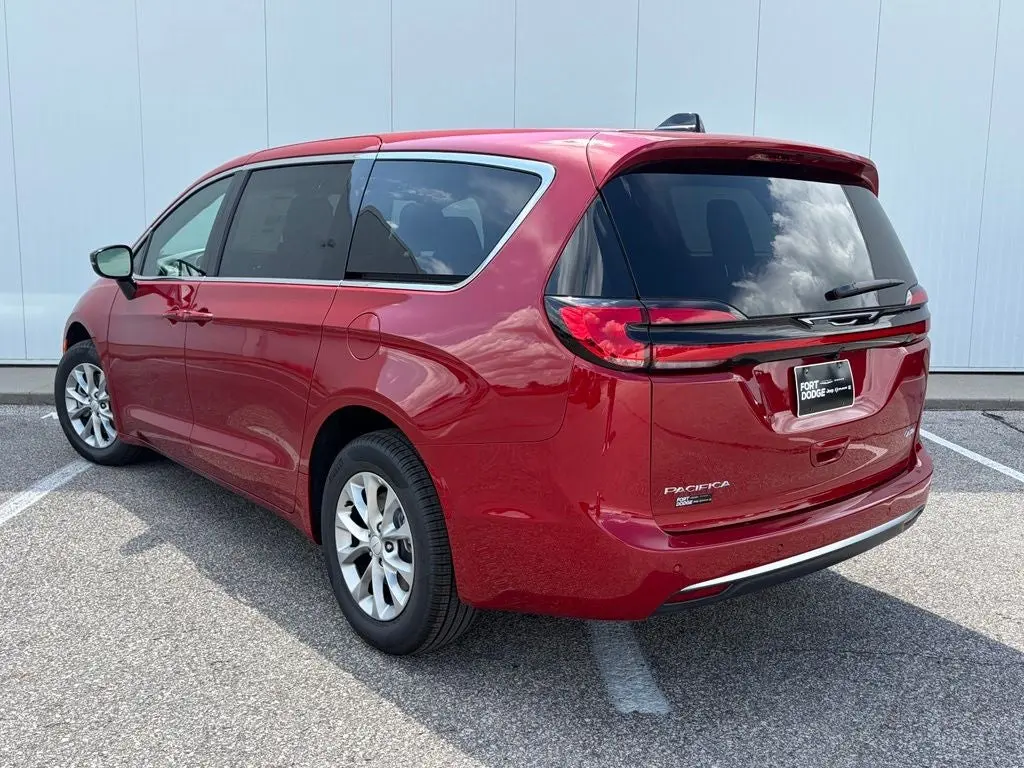 2027 Chrysler Pacifica Select AWD photo 3