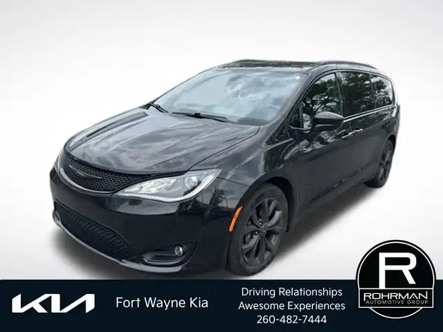 2020 Chrysler Pacifica Touring L's photo