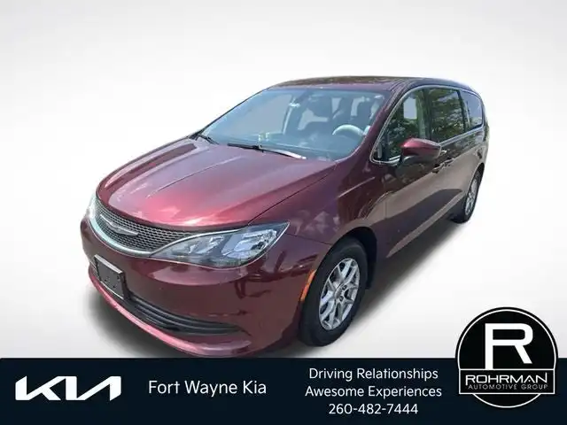 2017 Chrysler Pacifica Touring's photo