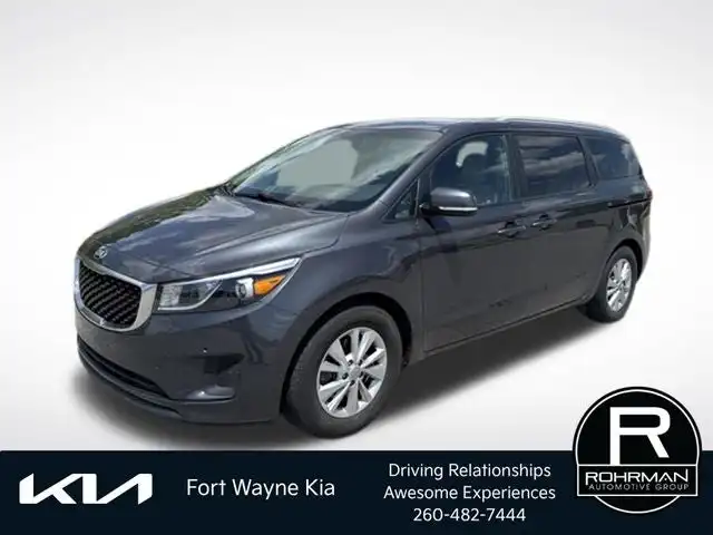 2017 Kia Sedona LX's photo