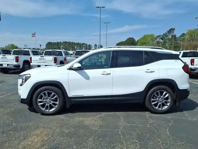 2023 GMC Terrain SLT FWD's photo