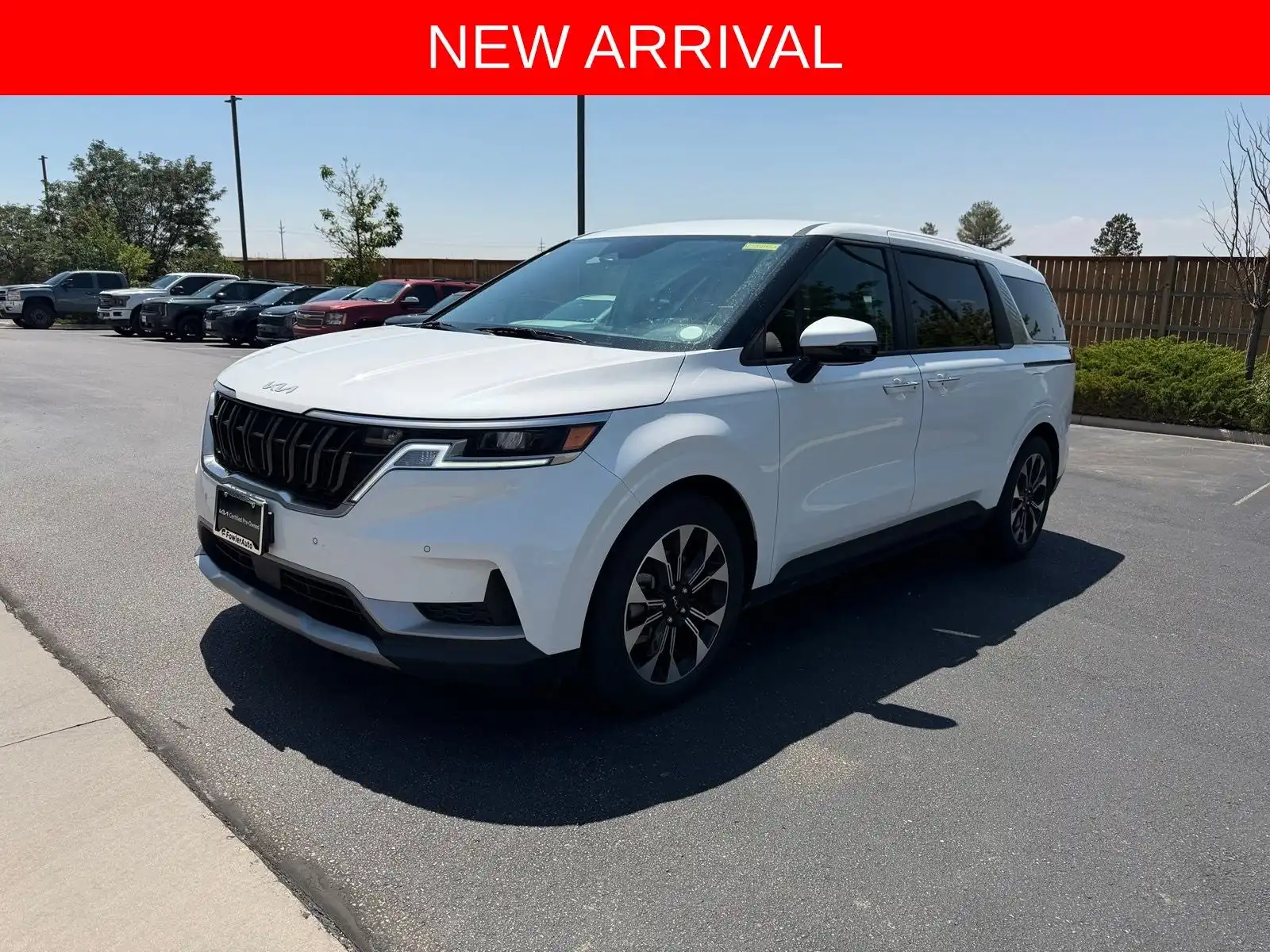 2023 Kia Sedona EX's photo