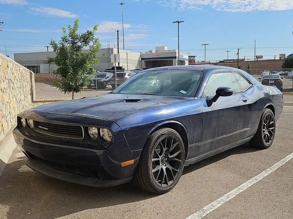 2014 Dodge Challenger SXT photo 1