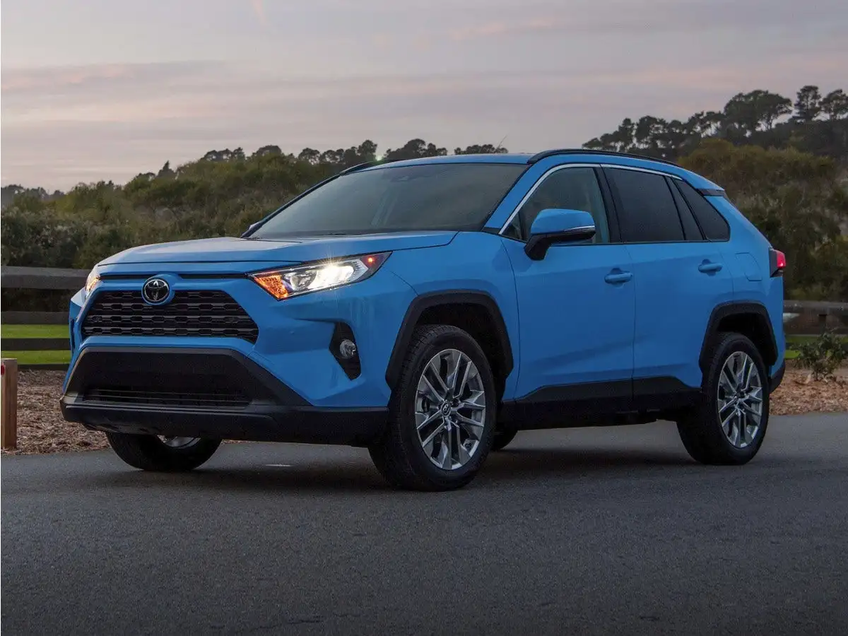 2021 Toyota RAV4 LE FWD's photo