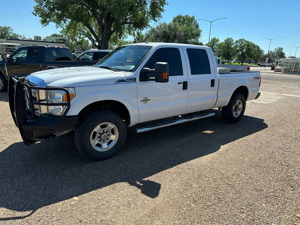 2015 Ford F-250 XLT 4WD Crew Cab 156 in's photo