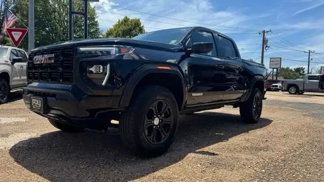 2024 GMC Canyon 2WD Elevation Crew Cab Short Box's photo