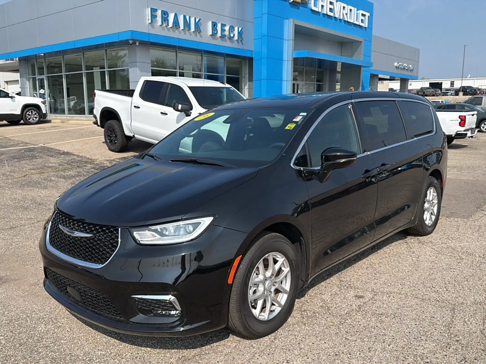 2026 Chrysler Pacifica Select photo 1