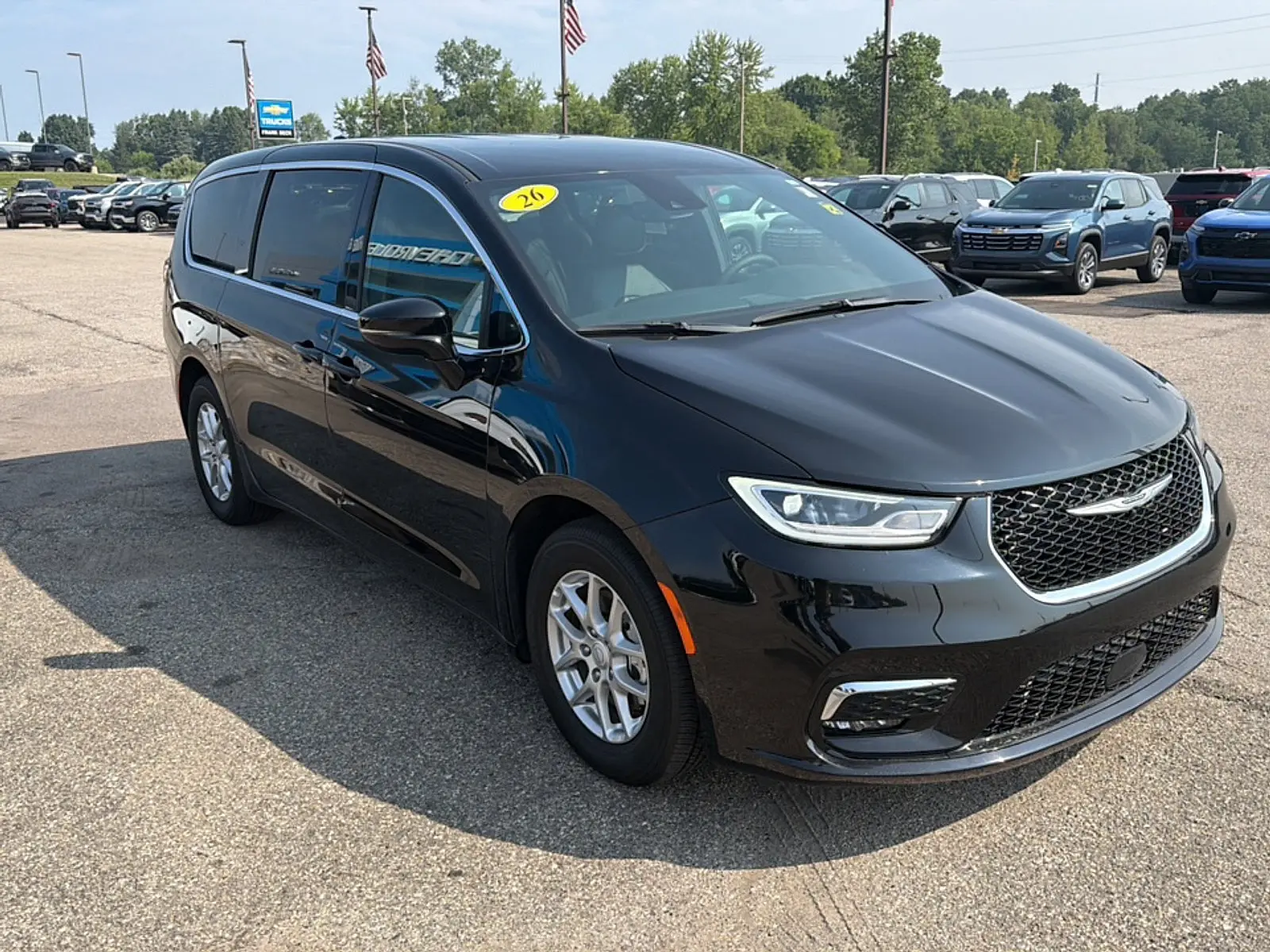 2026 Chrysler Pacifica Select photo 3