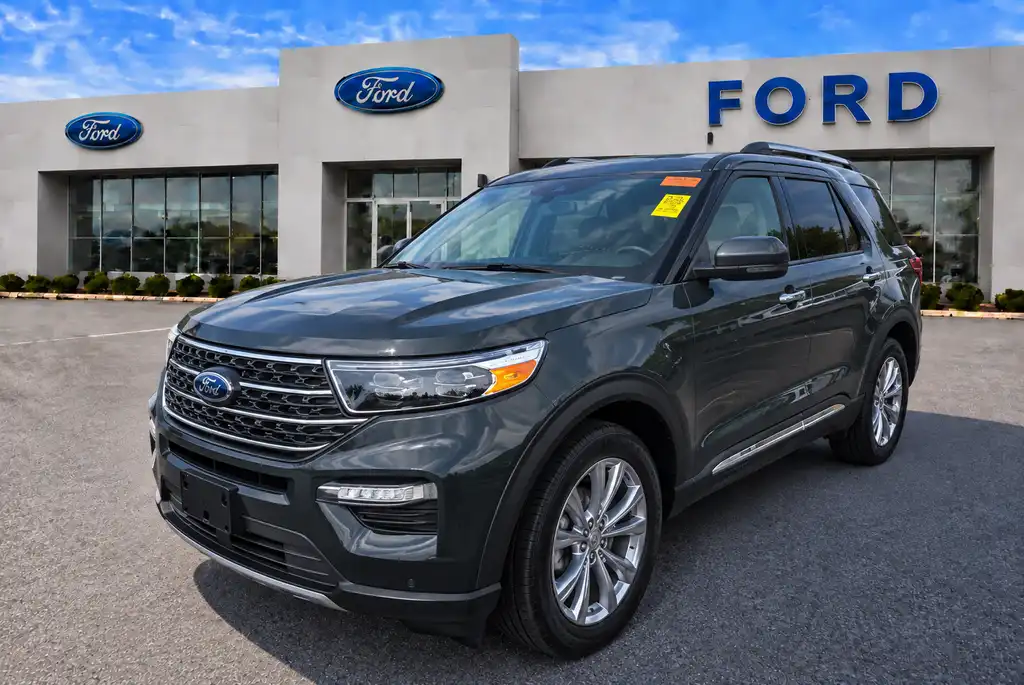 2023 Ford Explorer XLT 4WD's photo