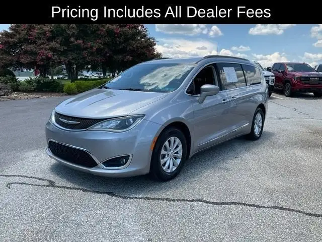 2017 Chrysler Pacifica Touring-L photo 1